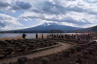 索汉首发出战33分钟 11投4中&三分2中0拿到9分11板8助0失误